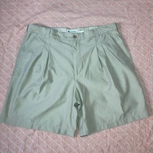 Men’s khaki shorts